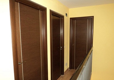 Puertas interiores madera oscura